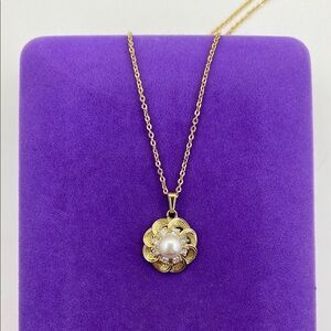 💛 Elegant Vintage Gold Plated Pearl & Rhinestone Flower Necklace